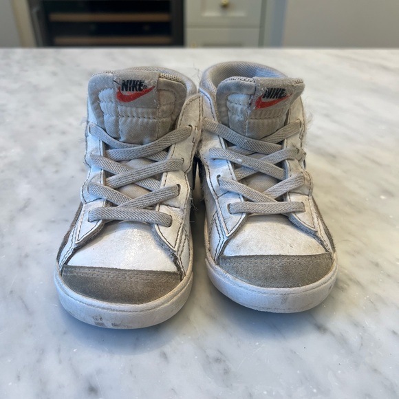 Nike toddler high top sneakers size 7. - Picture 2 of 5